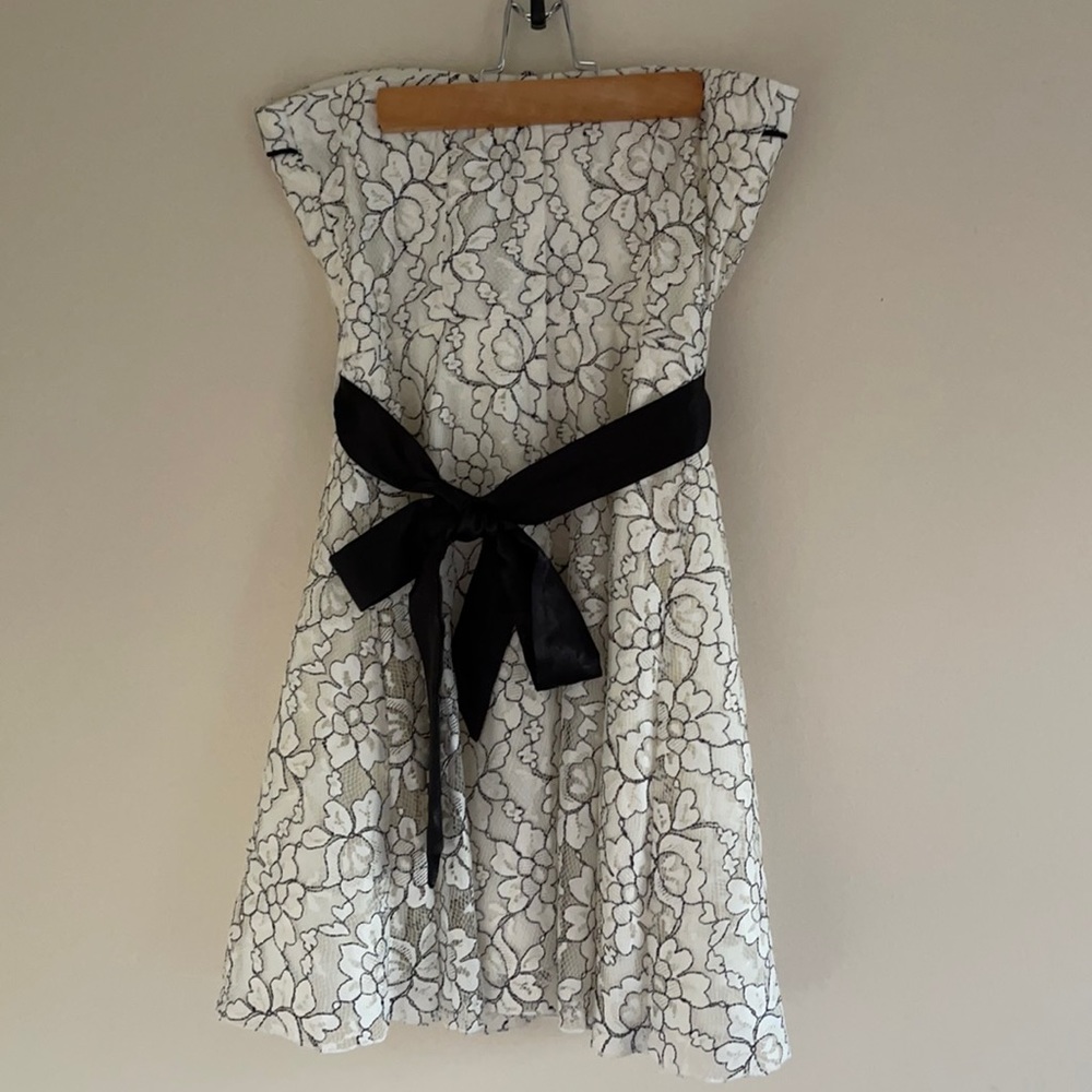 Beautiful Black and White Lace Dress!! - Picture 2 of 6